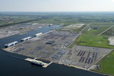 Tesla Model 3 Arrives in Europe Through Port of Zeebrugge
